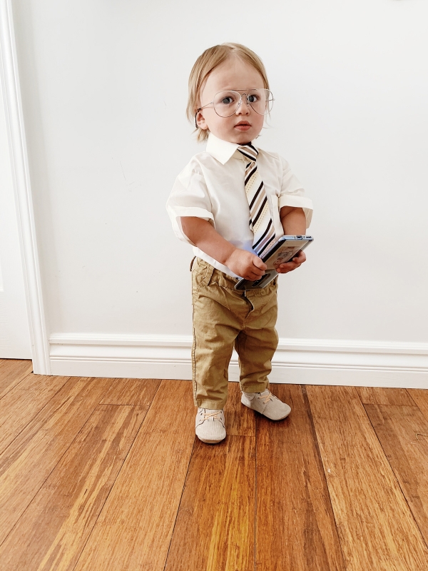 Kimberly Lapides of eatsleepwear sharing a DIY Dwight Schrute from The Office Show Halloween costume featuring freshly picked, pippa and julie and amazon.