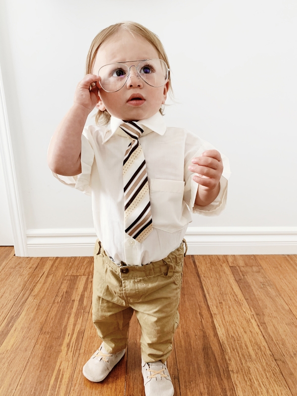 Kimberly Lapides of eatsleepwear sharing a DIY Dwight Schrute from The Office Show Halloween costume featuring freshly picked, pippa and julie and amazon.