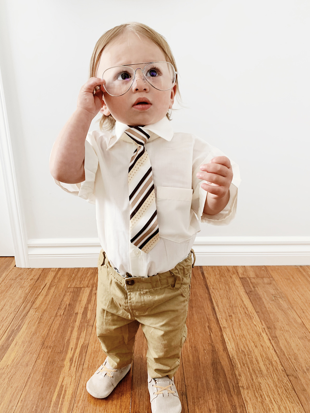 Kimberly Lapides of eatsleepwear sharing a DIY Dwight Schrute from The Office Show Halloween costume featuring freshly picked, pippa and julie and amazon.