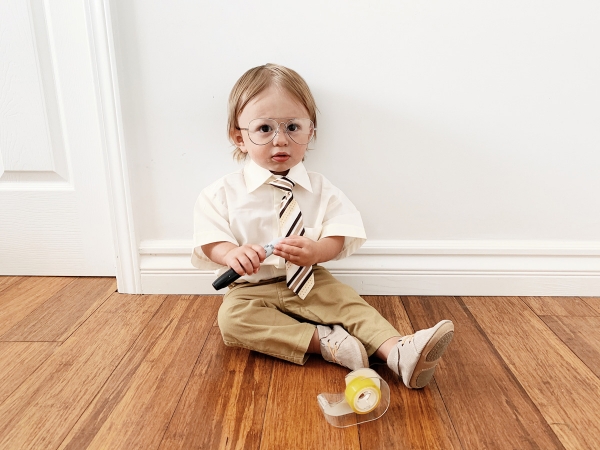 Kimberly Lapides of eatsleepwear sharing a DIY Dwight Schrute from The Office Show Halloween costume featuring freshly picked, pippa and julie and amazon.
