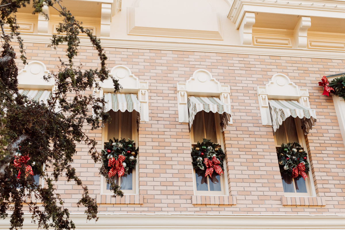 eatsleepwear kimberly lapides The holidays at Disneyland Resort at main street usa holiday decor