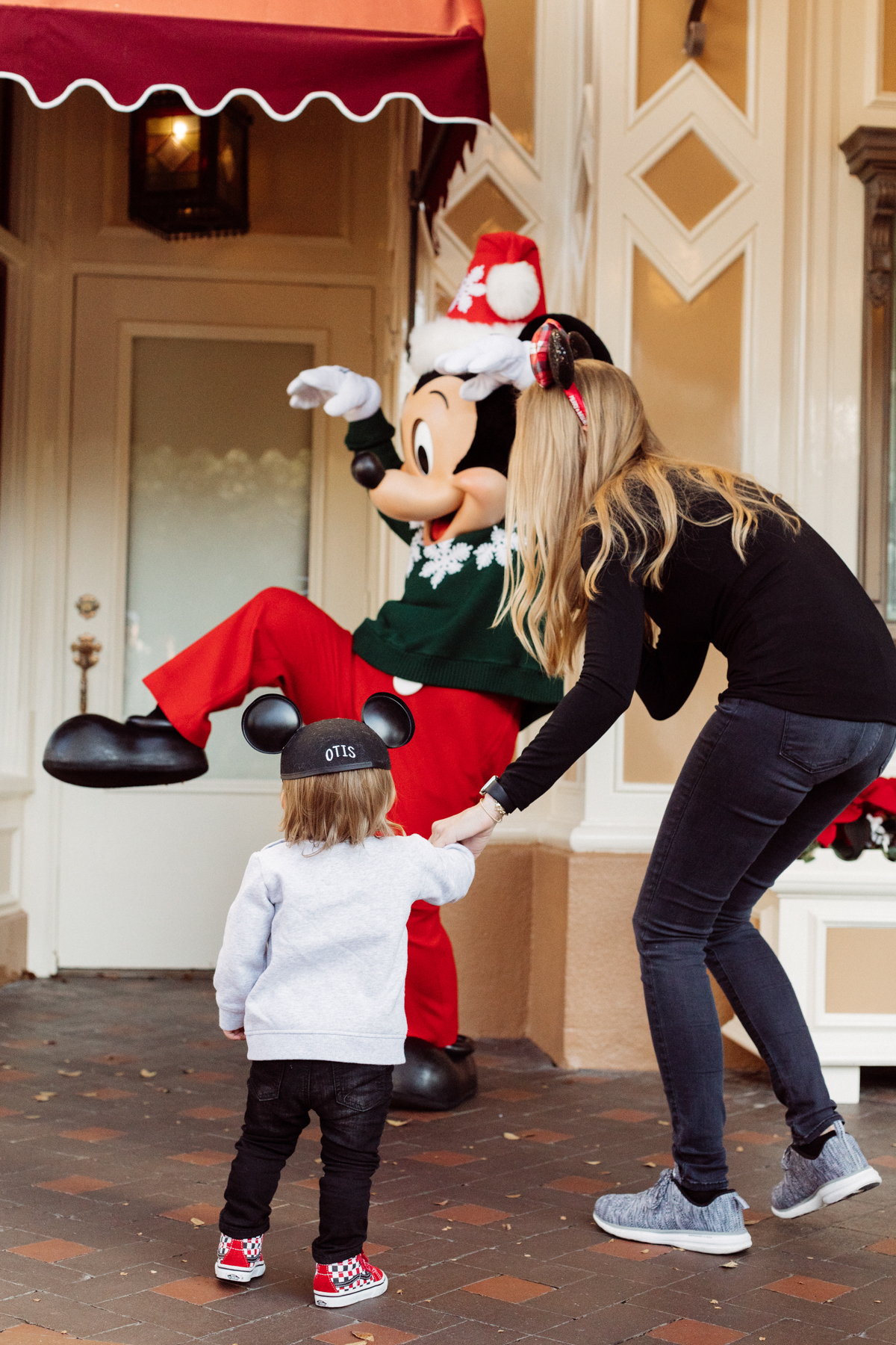 eatsleepwear kimberly lapides The holidays at Disneyland Resort at main street usa holiday decor Mickey Mouse character meet and greet