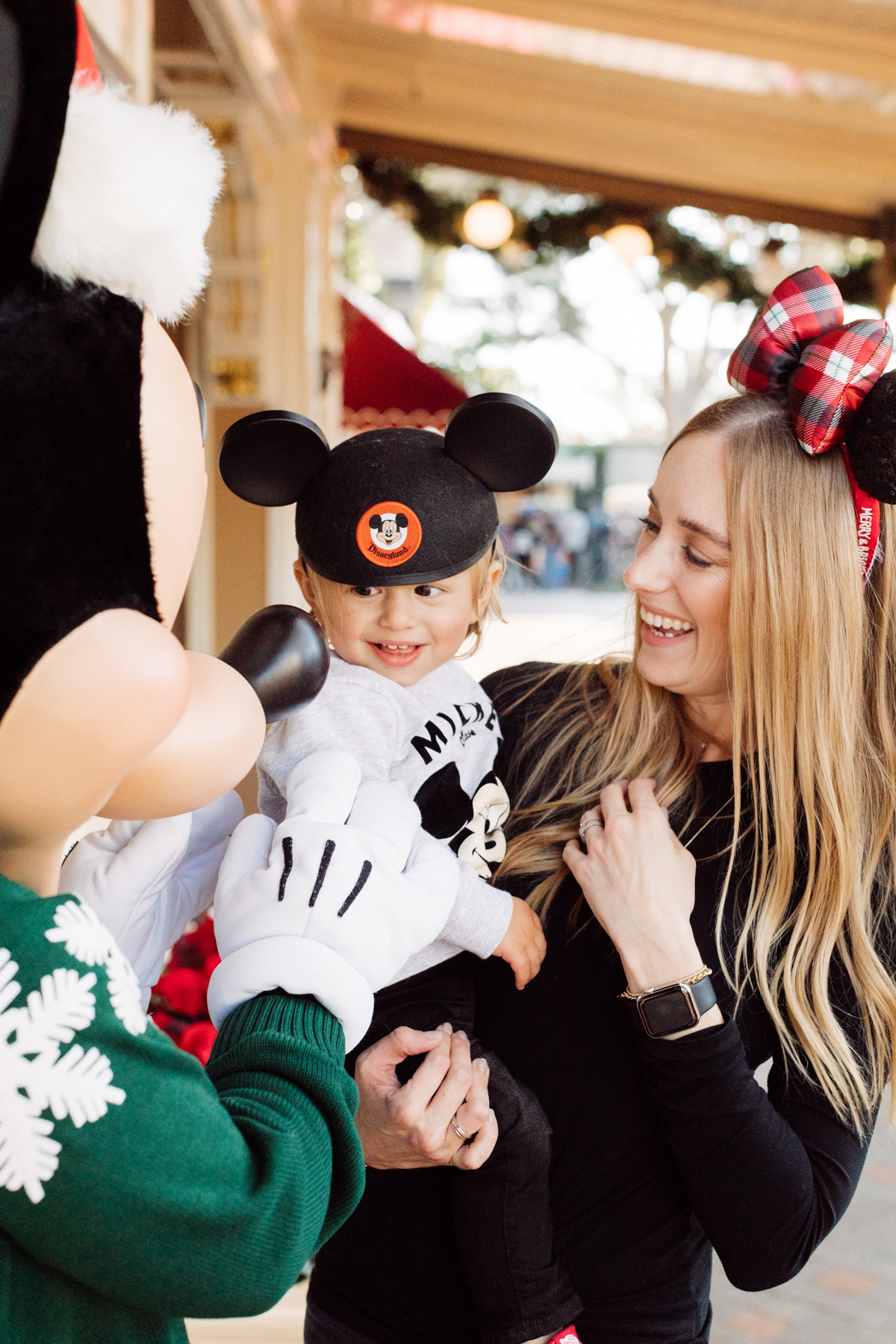 eatsleepwear kimberly lapides The holidays at Disneyland Resort at main street usa holiday decor Mickey Mouse character meet and greet