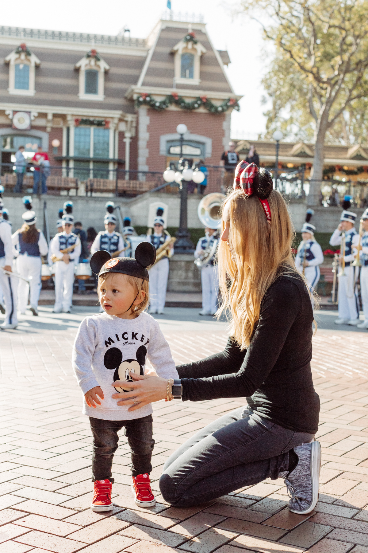 eatsleepwear kimberly lapides The holidays at Disneyland Resort holiday decor main street usa