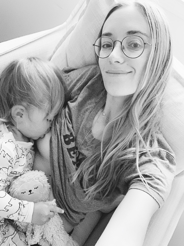 photo of mother weaning from breastfeeding 