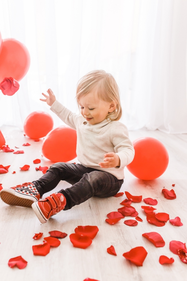 Toddler Valentine Photos with balloons and roses for Kimberly Lapides of eatsleepwear featuring Old Navy Kids, H&M kids and Vans