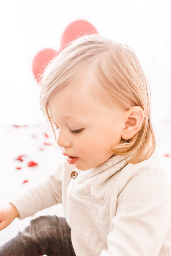 Toddler Valentine Photos with balloons and roses for Kimberly Lapides of eatsleepwear featuring Old Navy Kids, H&M kids and Vans