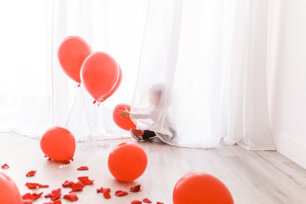 Toddler Valentine Photos with balloons and roses for Kimberly Lapides of eatsleepwear featuring Old Navy Kids, H&M kids and Vans