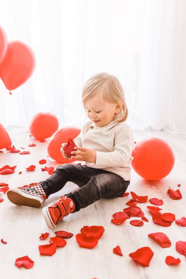 Toddler Valentine Photos with balloons and roses for Kimberly Lapides of eatsleepwear featuring Old Navy Kids, H&M kids and Vans