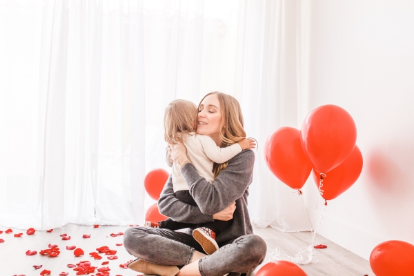 Toddler Valentine Photos with balloons and roses for Kimberly Lapides of eatsleepwear featuring Old Navy Kids, H&M kids and Vans