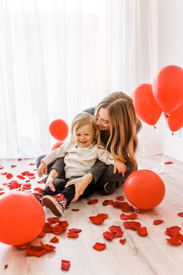 Toddler Valentine Photos with balloons and roses for Kimberly Lapides of eatsleepwear featuring Old Navy Kids, H&M kids and Vans