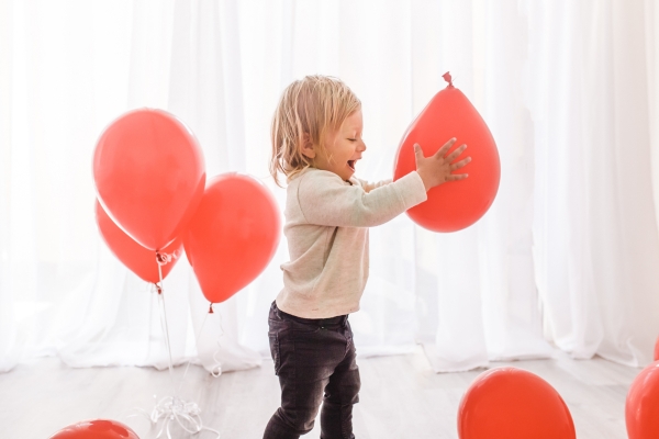Toddler Valentine Photos with balloons and roses for Kimberly Lapides of eatsleepwear featuring Old Navy Kids, H&M kids and Vans