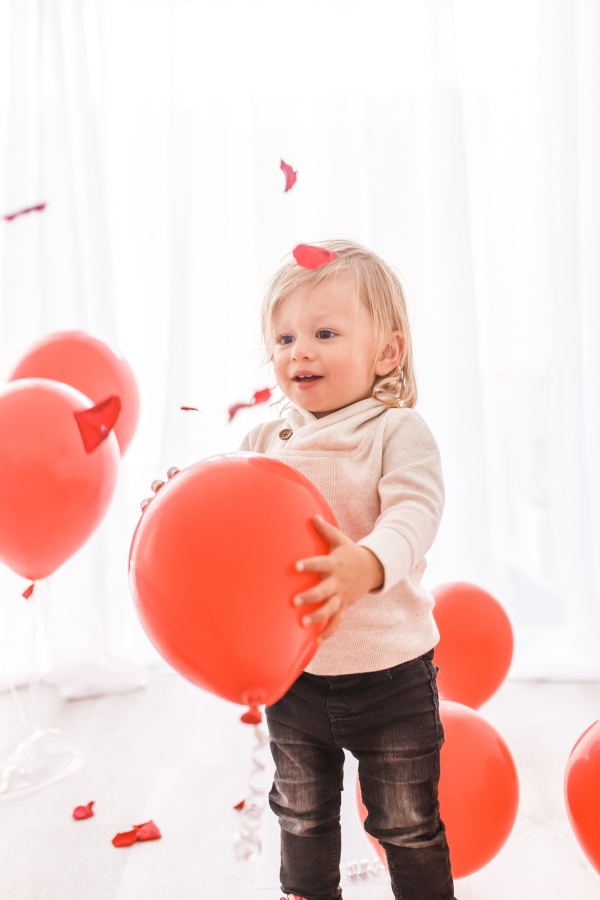 Toddler Valentine Photos with balloons and roses for Kimberly Lapides of eatsleepwear featuring Old Navy Kids, H&M kids and Vans