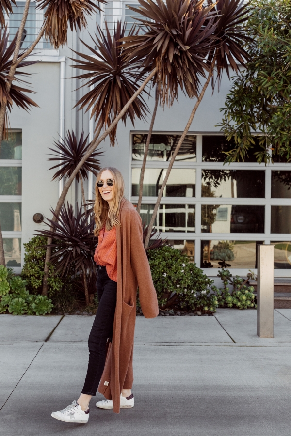 Kimberly Lapides from eatsleepwear wearing a casual mom on the go outfit wearing naked cashmere, jbrand, astr the label, golden goose and ray-ban.