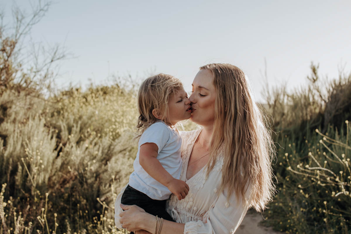 mothers day photoshoot kimberly lapides in flower field