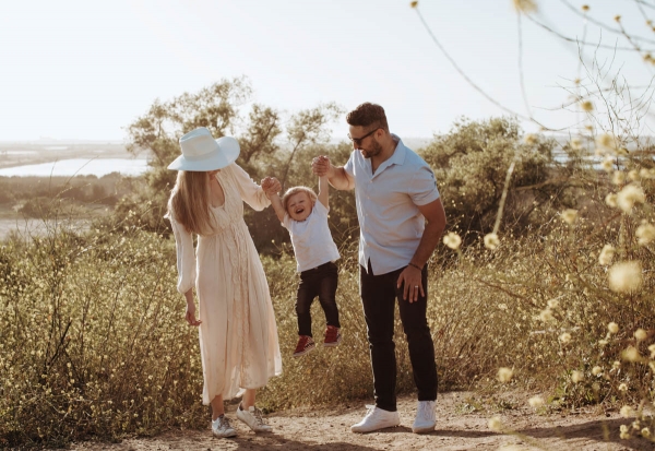 mothers day photoshoot kimberly lapides in flower field