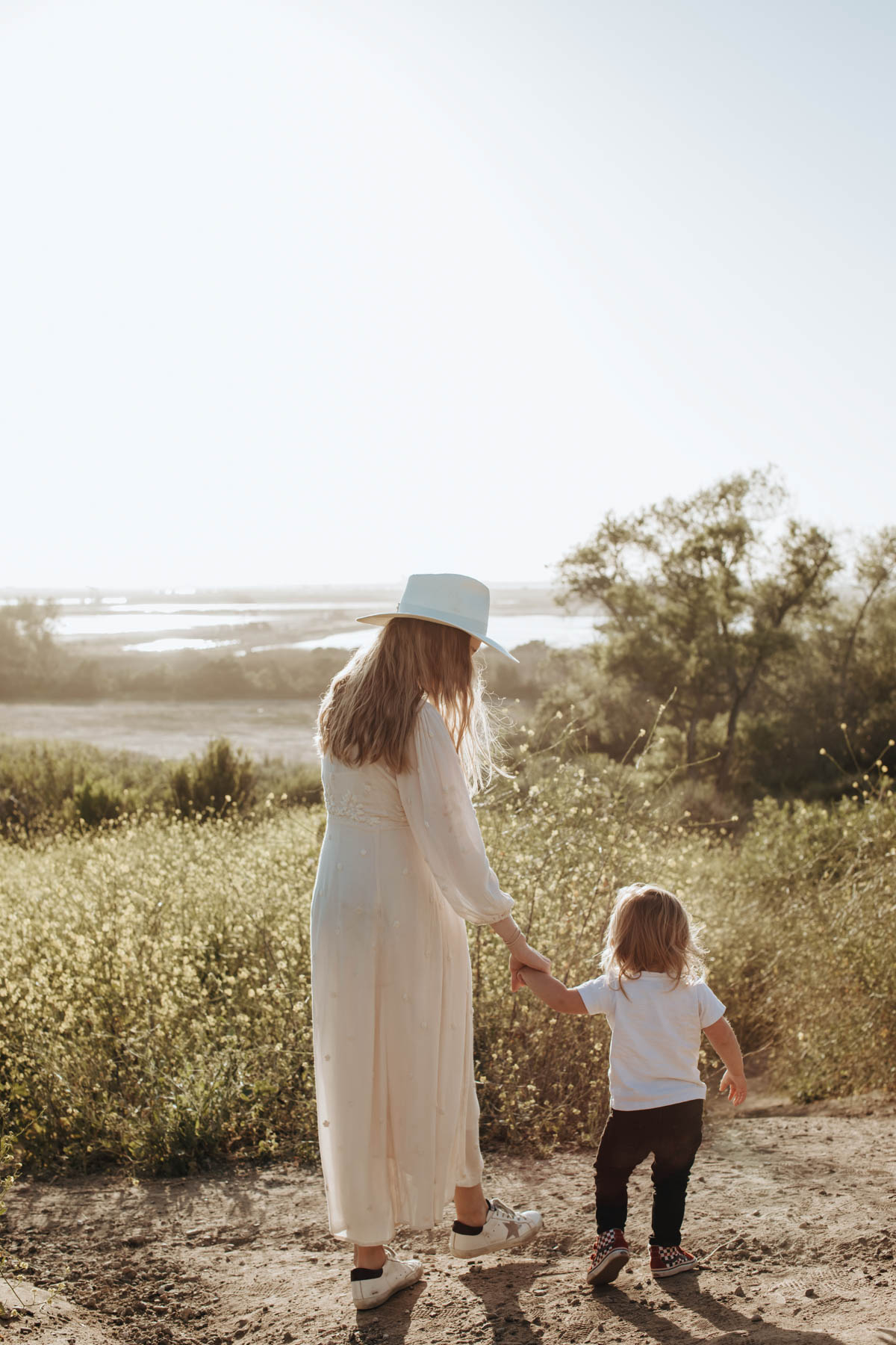 mothers day photoshoot kimberly lapides in flower field