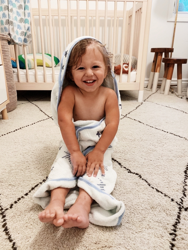 2 year old toddler bedtime routine bathtime.